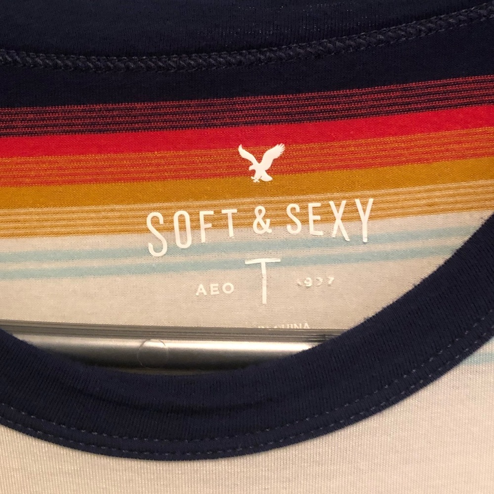 SOFT & SEXY TEE - Picture 2 of 3